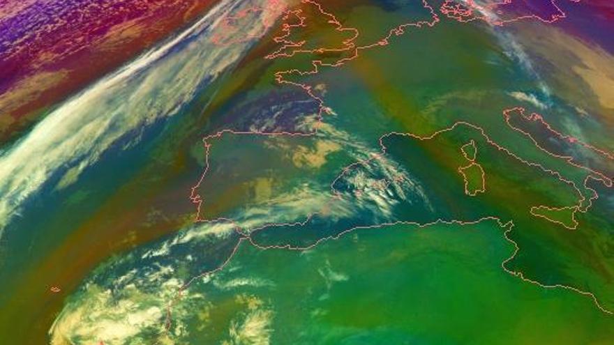 Continúa la calima y probabilidad de chubascos aislados en Canarias