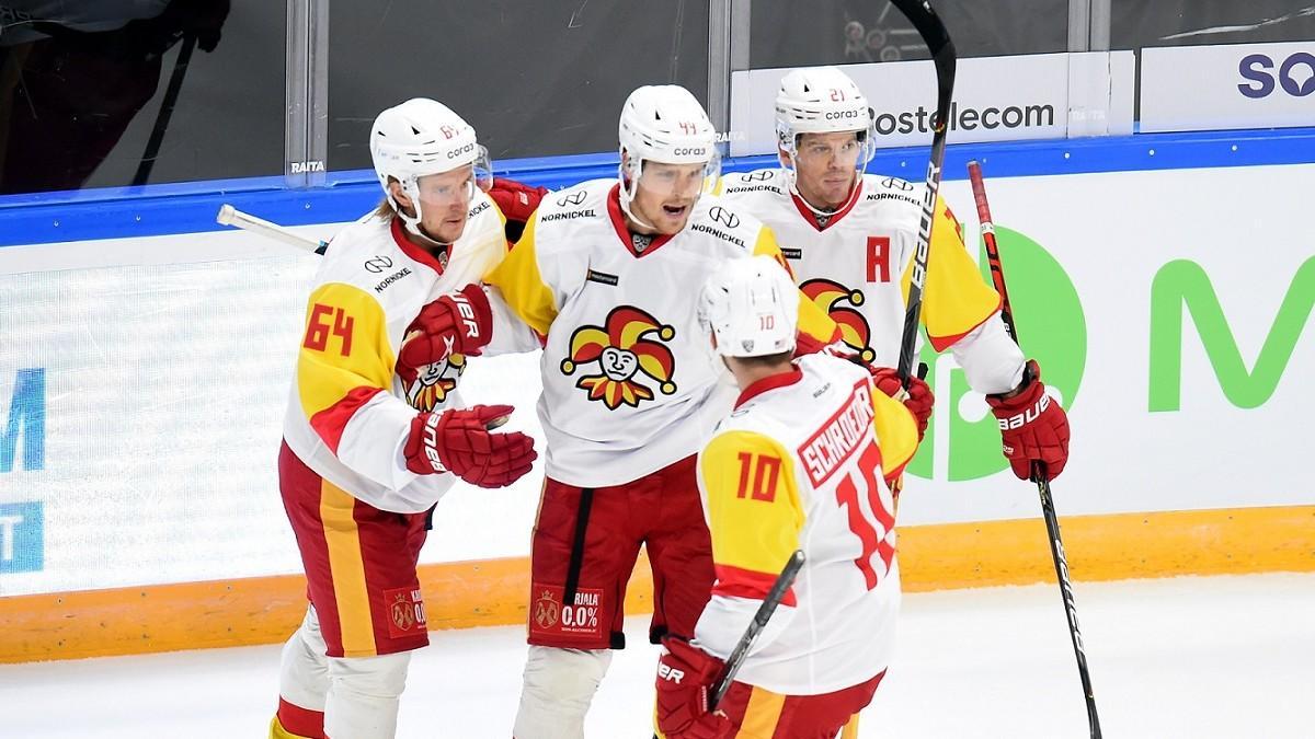 Jugadores del Jokerit celebrando un tanto