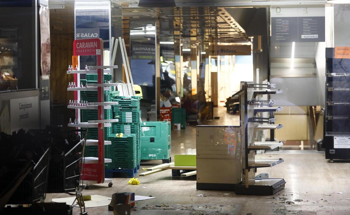 El interior del supermercado que Día cerró en la calle 5 de marzo.