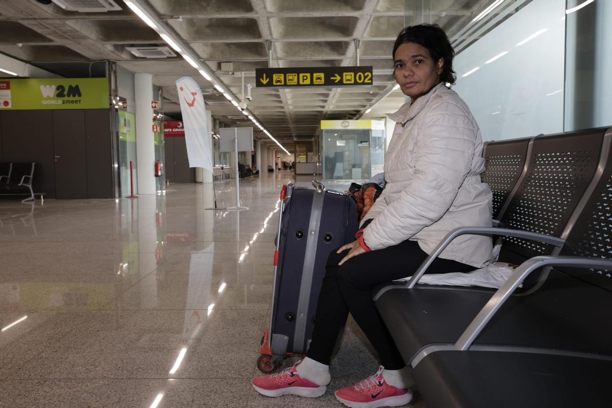 Vivir en el aeropuerto de Palma: "Llevo años sin un hogar, yo solo quiero encontrar un trabajo"