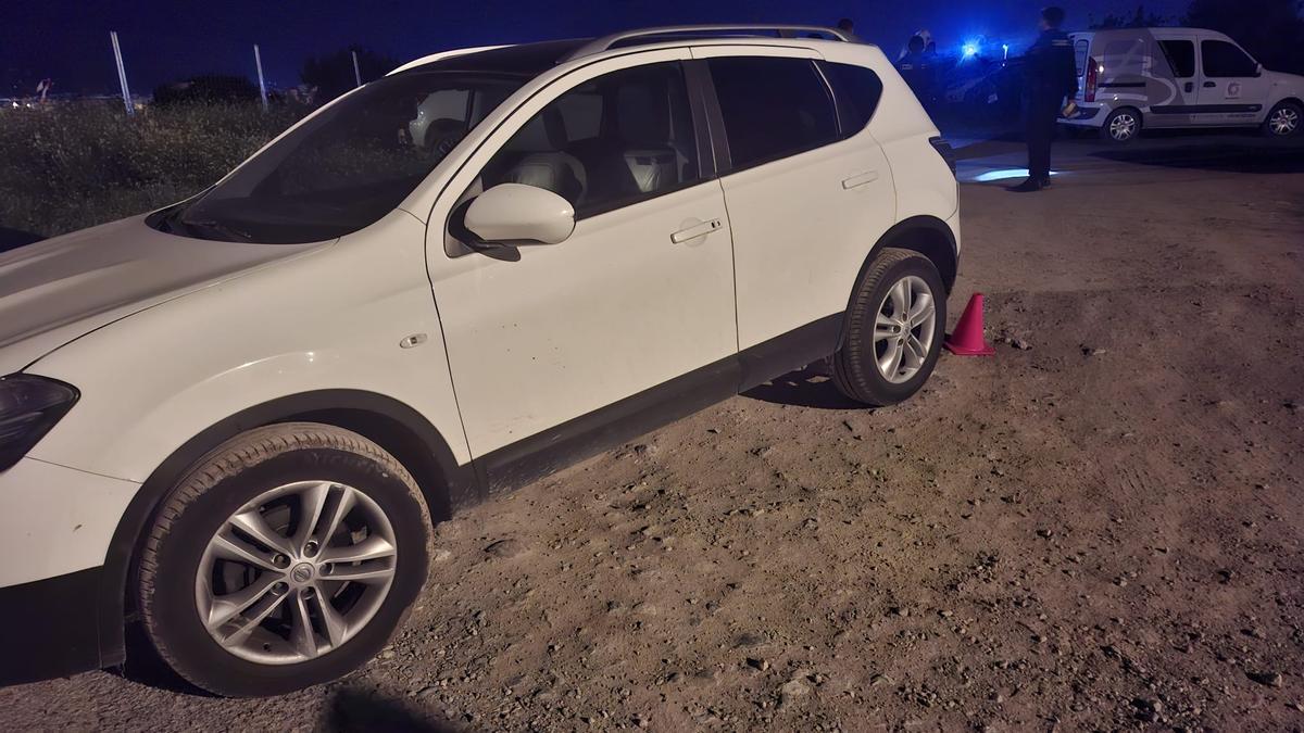 El vehículo del herido en el tiroteo de Ibiza, la noche del sábado.