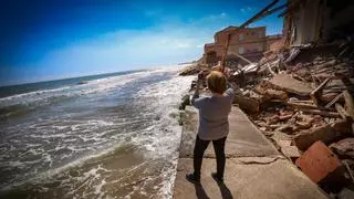 Los vecinos de la playa de Babilonia cargan contra el Gobierno tras el fallo del Constitucional: "Quieren echar a familias de sus hogares"