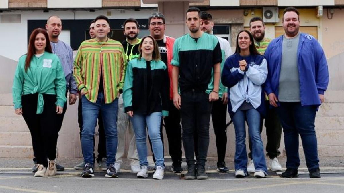 Foto de los nuevos integrantes de la directiva de les Penyes en Festes.