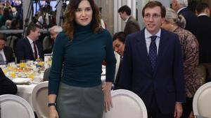 Isabel Díaz Ayuso y José Luis Martínez Almeida juntos en un desayuno informativo este pasado lunes.