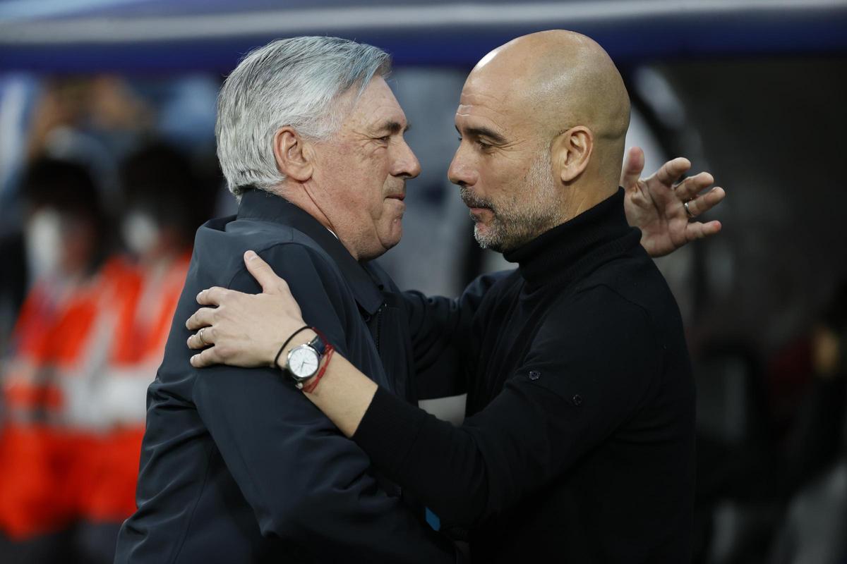 Ancelotti y Guardiola se saludan en la semifinal 2021-22 de la Champions. Ancelotti y Guardiola se saludan en la semifinal 2021-22 de la Champions.