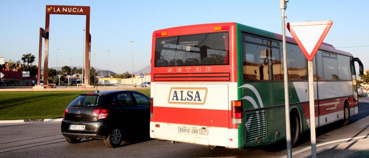 El problema del transporte urbano en La Nucía: pocas frecuencias e insuficiente