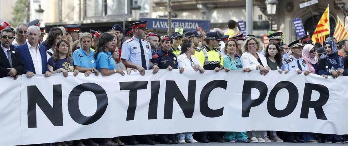 Medio millón de personas llenan el centro de Barcelona con su clamor antiterrorista