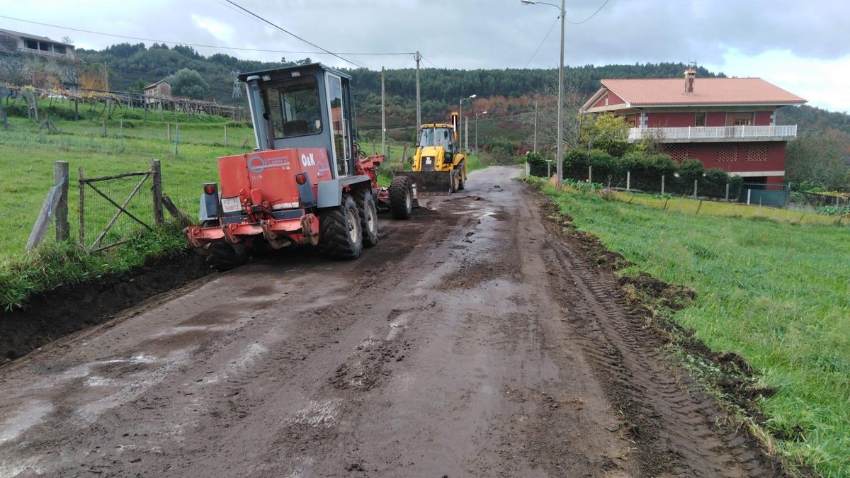 Ampliación y pavimentación de la calzada en A Peralba.
