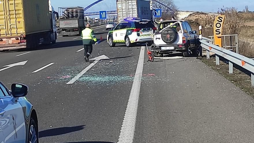 El conductor de un coche muere arrollado en la A-68 al tratar de apartar su vehículo de la calzada