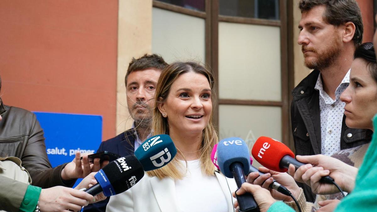 Marga Prohens, esta mañana delante del centro de salud de s’Escorxador de Palma.