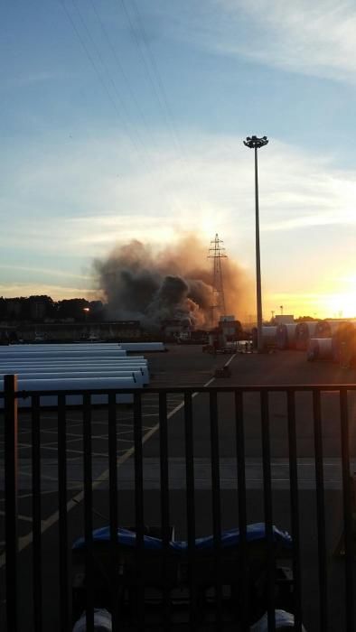 Incendio en la antigua fábrica de hielo de Avilés