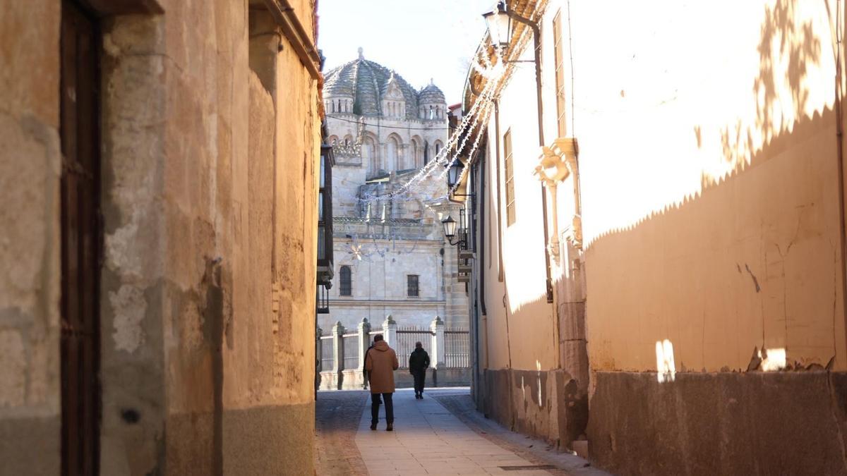 Vista de la Catedral de Zamora desde la Rúa de los Notarios.