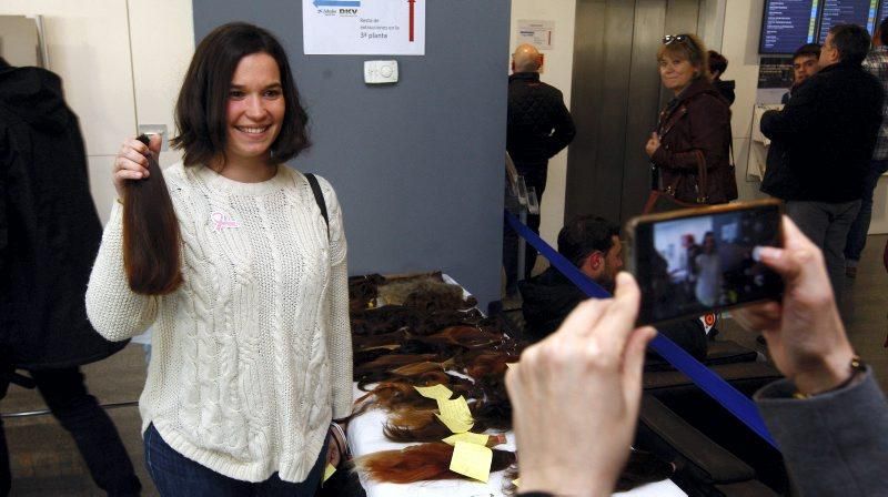 Más de 70 mujeres se cortan el pelo en la Quirón para sumarse a la lucha contra el cáncer