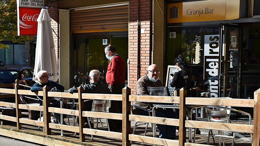 La terrassa de la Granja Font del Ros, abans de les restriccions