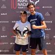 Jaime Alcaraz con su trofeo del Rafa Nadal Tour