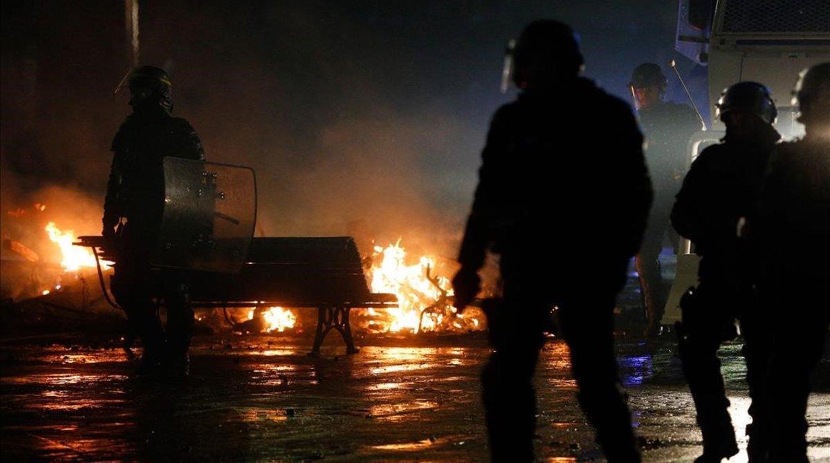 zentauroepp46100250 riot police officers walk past a burning barricade during a 181201182356