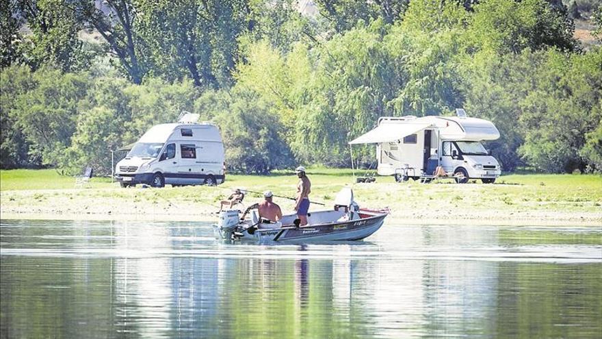 El TSJA suspende la Ley de Pesca para el año 2017 de forma cautelar