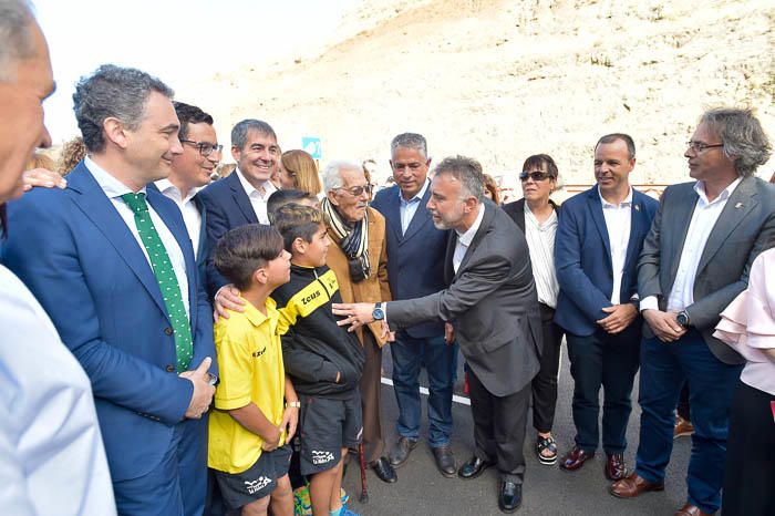 Apertura del primer tramo de la carretera de La ...