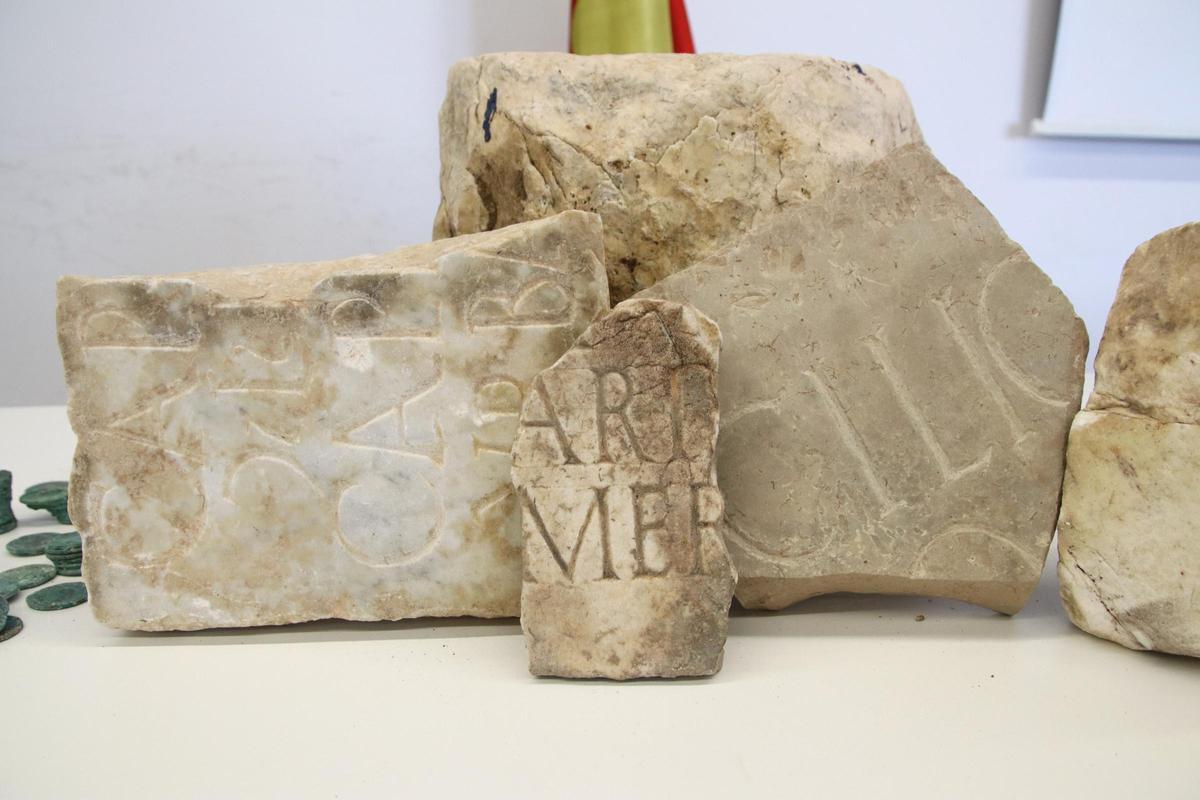Inscripciones de origen romano de Tarragona, ahora recuperadas por la policía.
