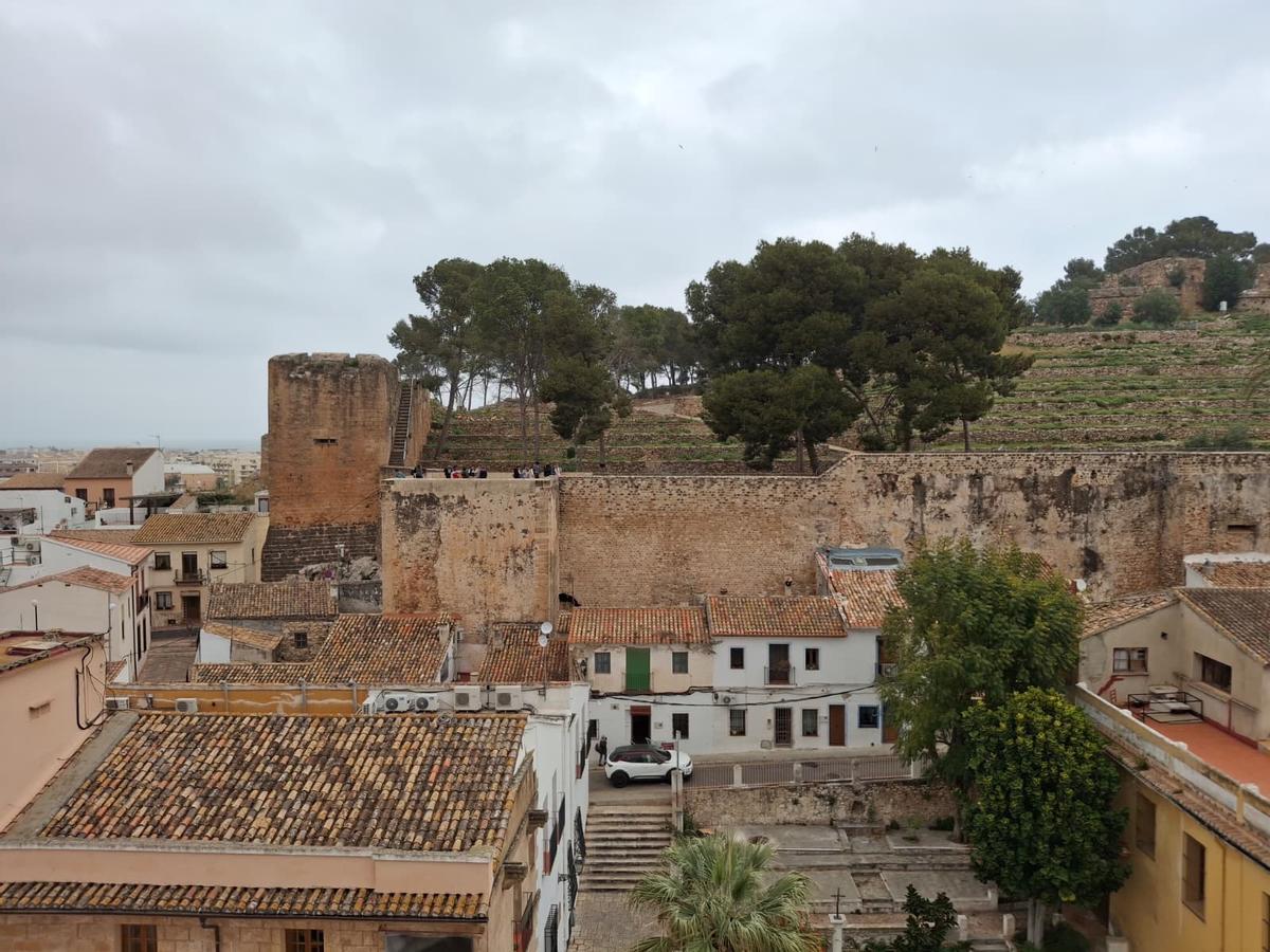 Las imágenes de un día histórico en Dénia: las campanas bajan del cielo
