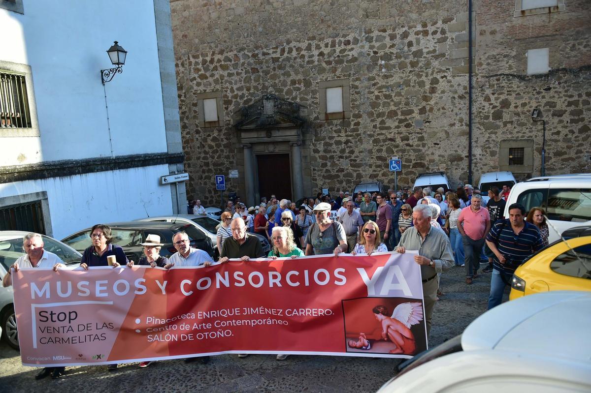 Salida de la manifestación para pedir museos en Plasencia.