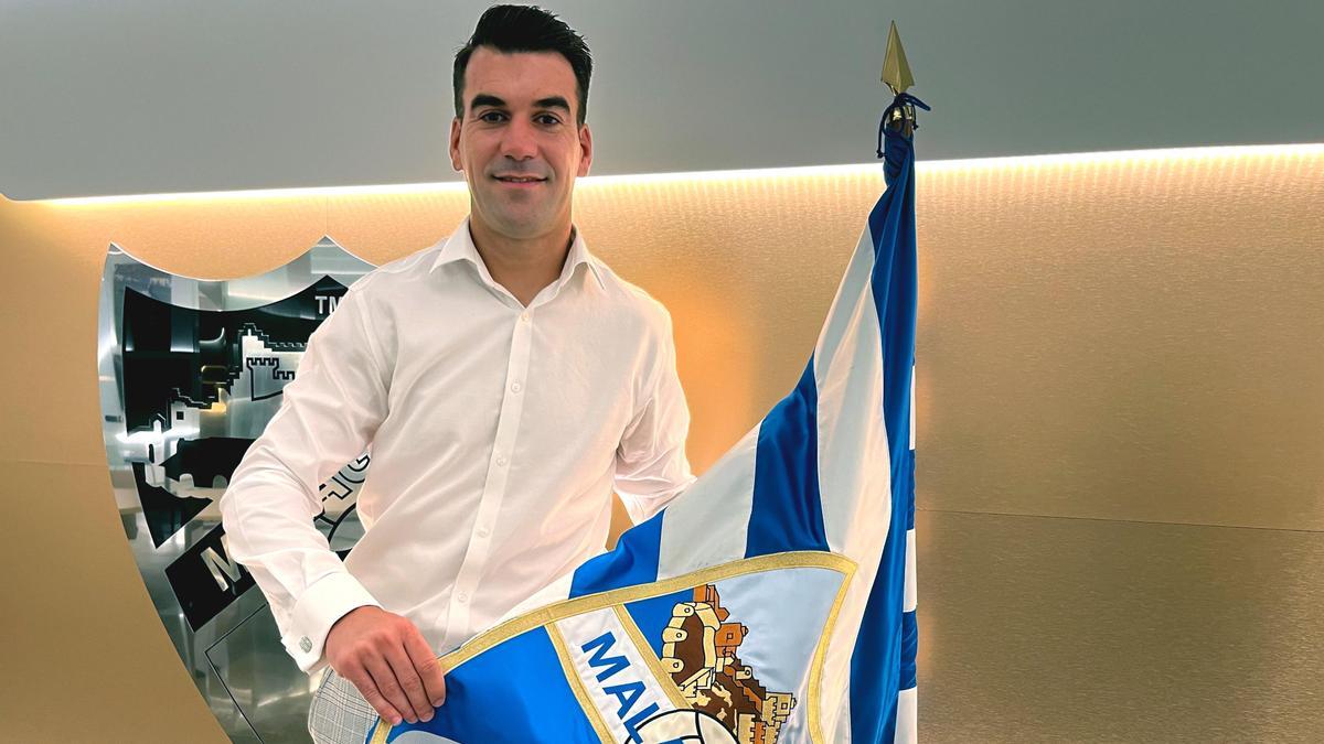 El Málaga confirma el fichaje de Manolo Reina hasta 2024.