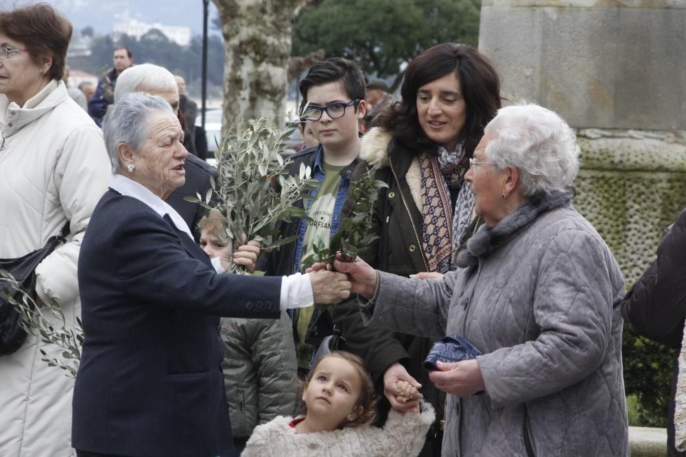 Semana Santa en Morrazo 2016 | Palmas alzadas para la bendición en Cangas