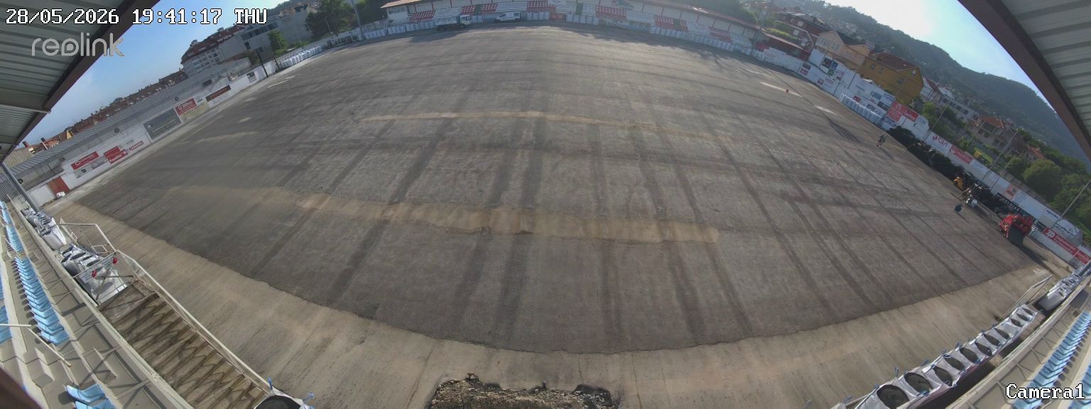 Campo de O Morrazo, con el viejo césped completamente retirado.