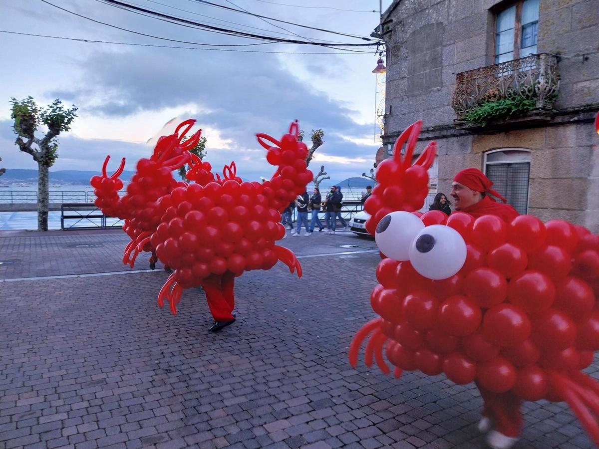 La cabalgata de los Reyes Magos por Bueu a bordo de barcos tradicionales