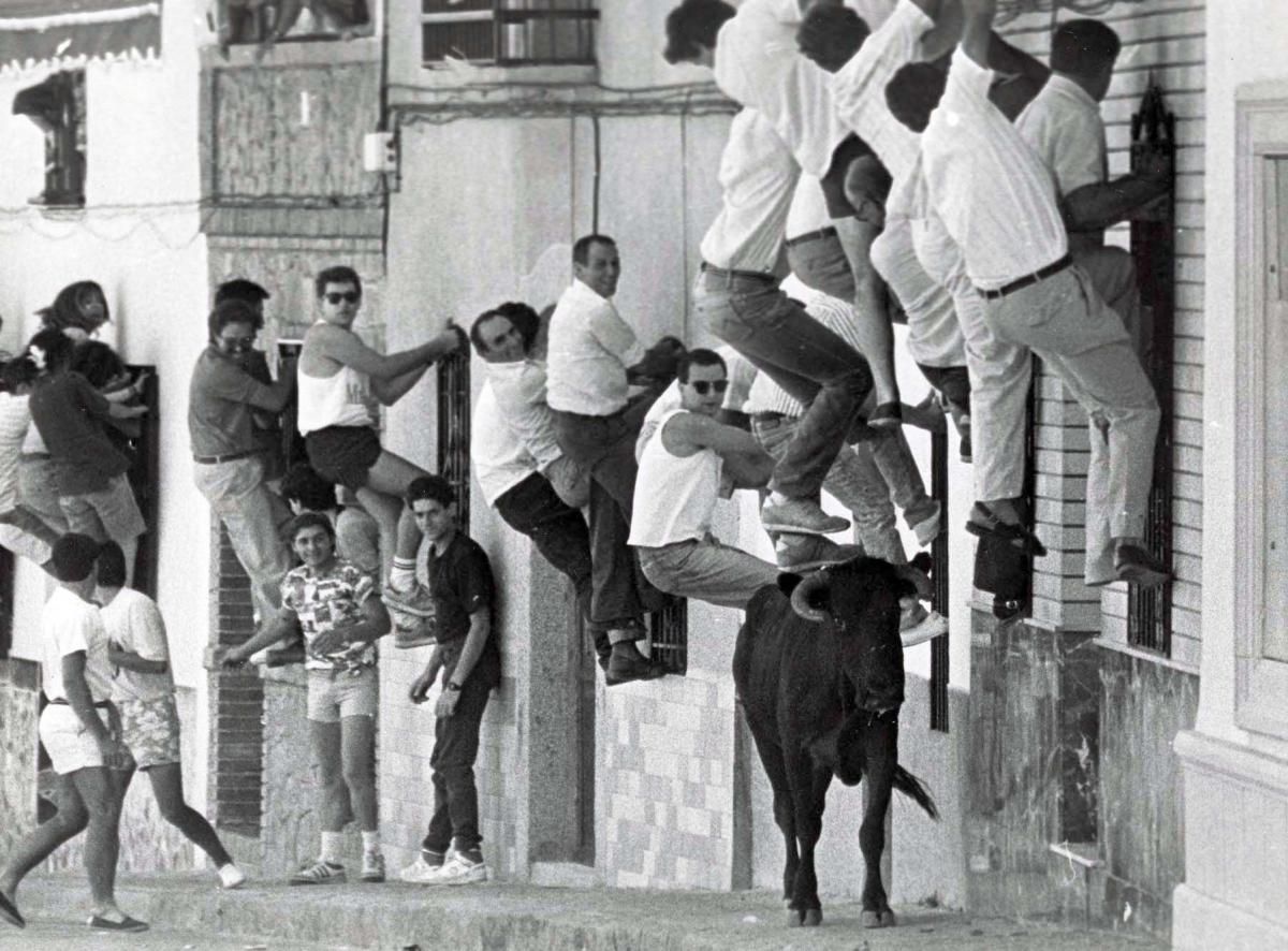 Los encierros de El Viso, en blanco y negro