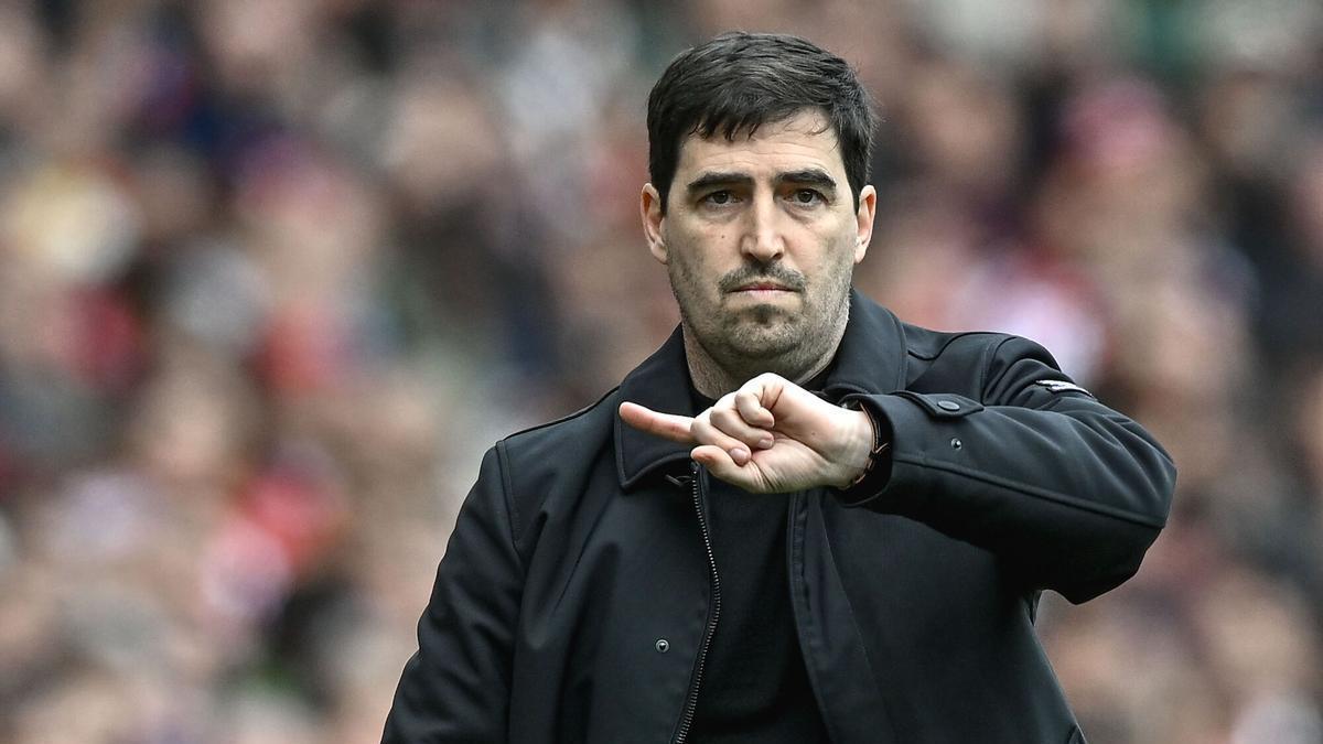 Iraola, en un partido con el Bournemouth