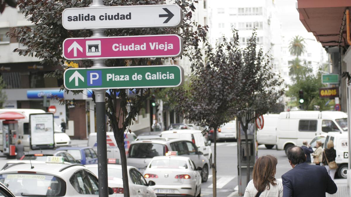 Confluencia de la Avenida de Arteixo con la calle Juan Flórez.