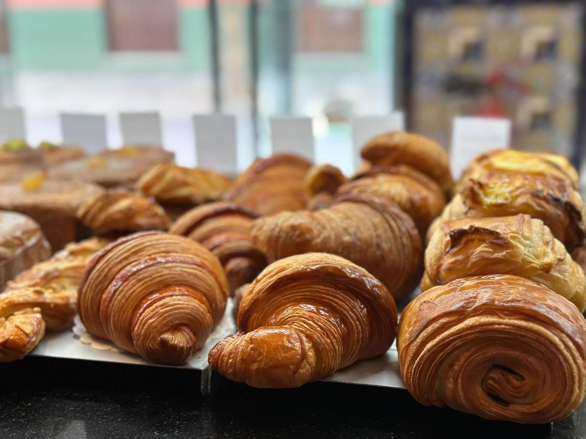 Croissants y 'Pain au chocolait' de la pastelería de Manu Jara en Triana.