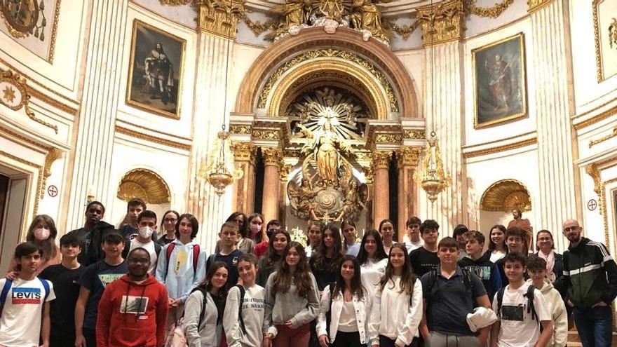 Los jóvenes de confirmación durante la visita a Segorbe.