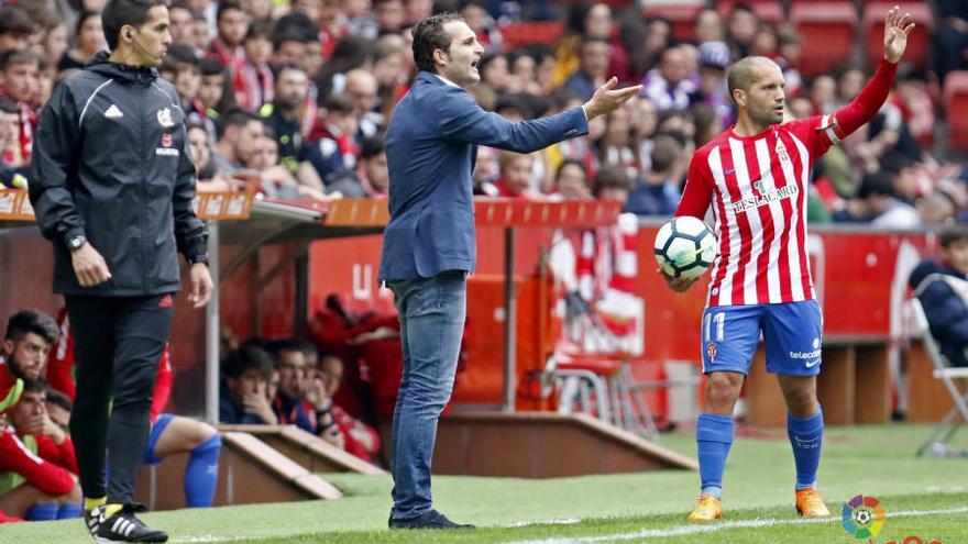 Rubén Baraja, ante el Valladolid en El Molinón.