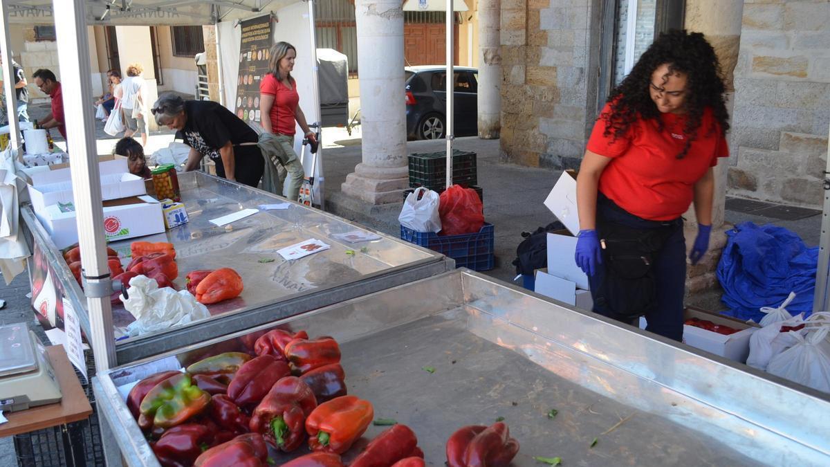 La Feria del Pimiento de Benavente recupera impulso con buenas ventas
