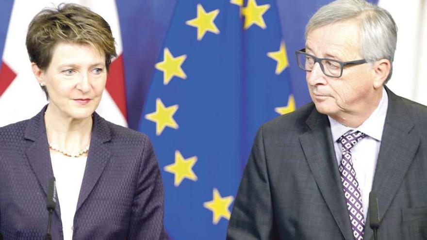 Juncker saluda el resultado de Rajoy aunque Berlín no sabe «a quién felicitar»