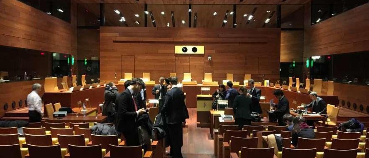 Vista de la sala del Tribunal General de la Unión Europea, tras la última vista sobre el &quot;tax lease&quot;. // FdV