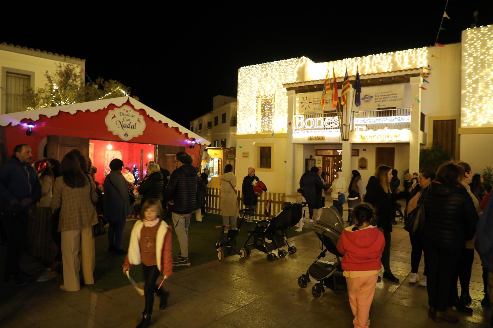 Descubre las fotos del inicio de las Fiestas de Navidad en Formentera