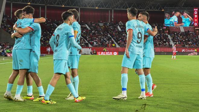 Los jugadores del Barça celebran el 0-1 de Fermín en el primer tiempo.