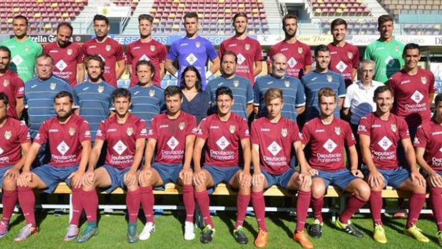 Foto de equipo de la plantilla del Pontevedra 2016/2017. // Gustavo Santos