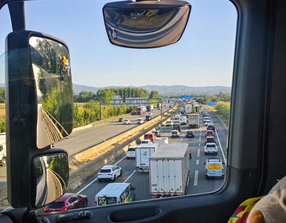 Les cues de l'AP-7 vistes des d'un vehicle.