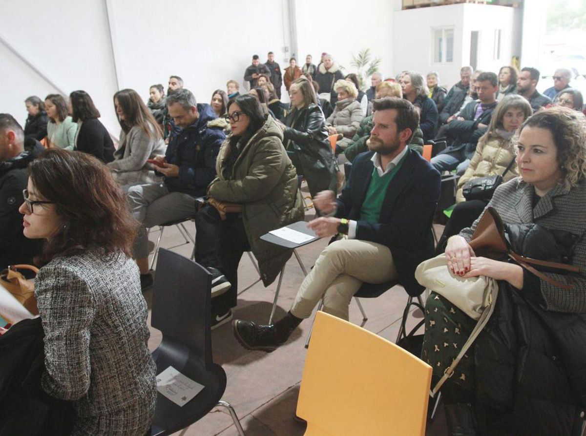 Las ponentes, acompañadas de la presidenta de AJE, Noelia Rodríguez (izquierda). | // IÑAKI OSORIO