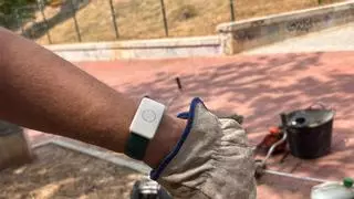 La medida pionera que activa Alcoy para funcionarios a pleno sol: pulseras que avisan de un golpe de calor