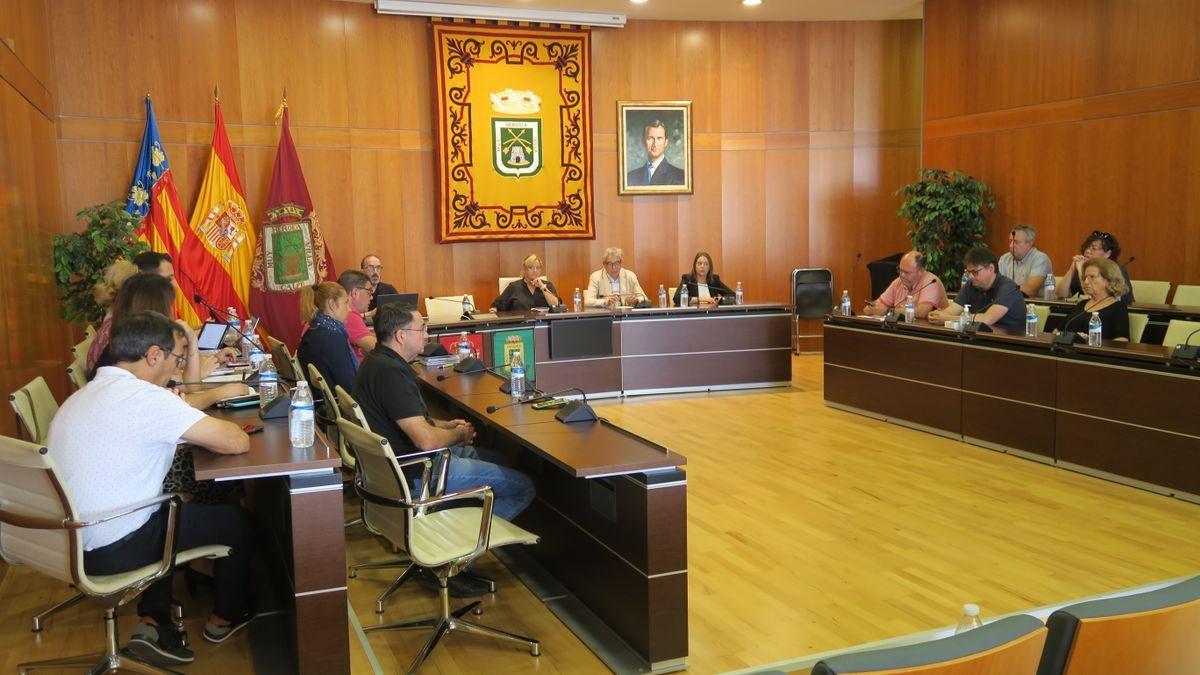 Una imagen de un pleno del Ayuntamiento de Calp, presidido por la popular Ana Sala.