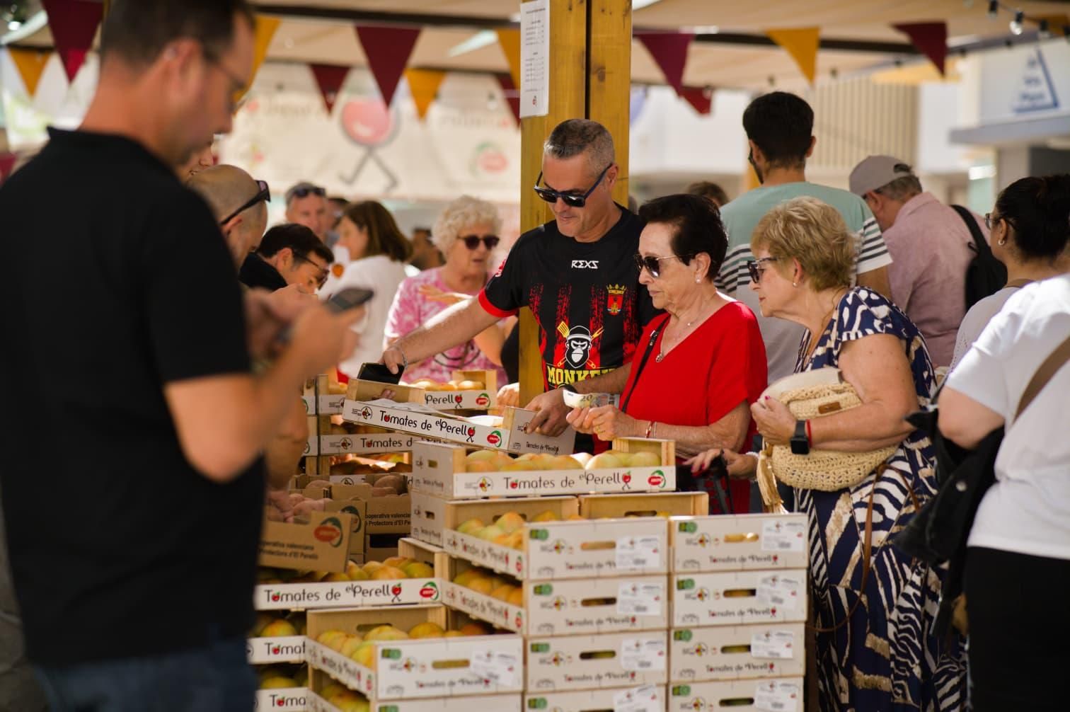 La cooperativa de El Perelló ha vendido en esta edición de la feria 19.000 kilos de tomates.
