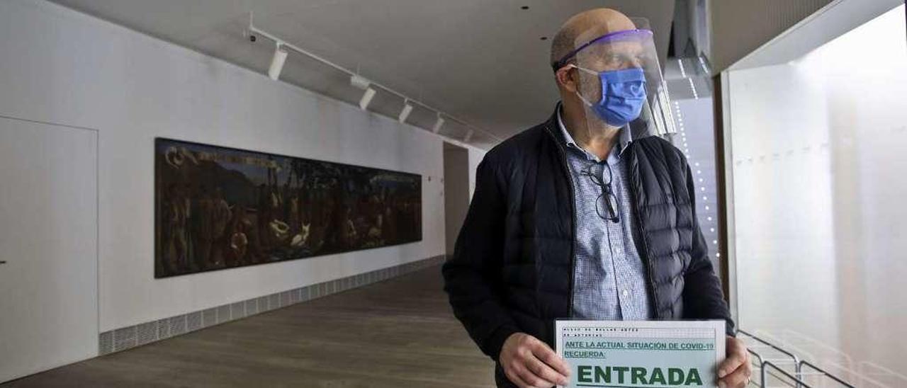 José Carlos González Zazo, ayer, en la entrada de la ampliación del Bellas Artes.