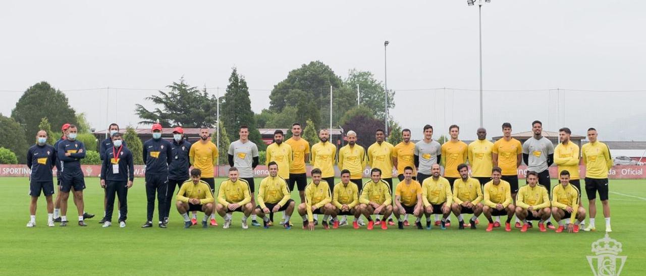 La plantilla, esta mañana en Mareo. | RSG