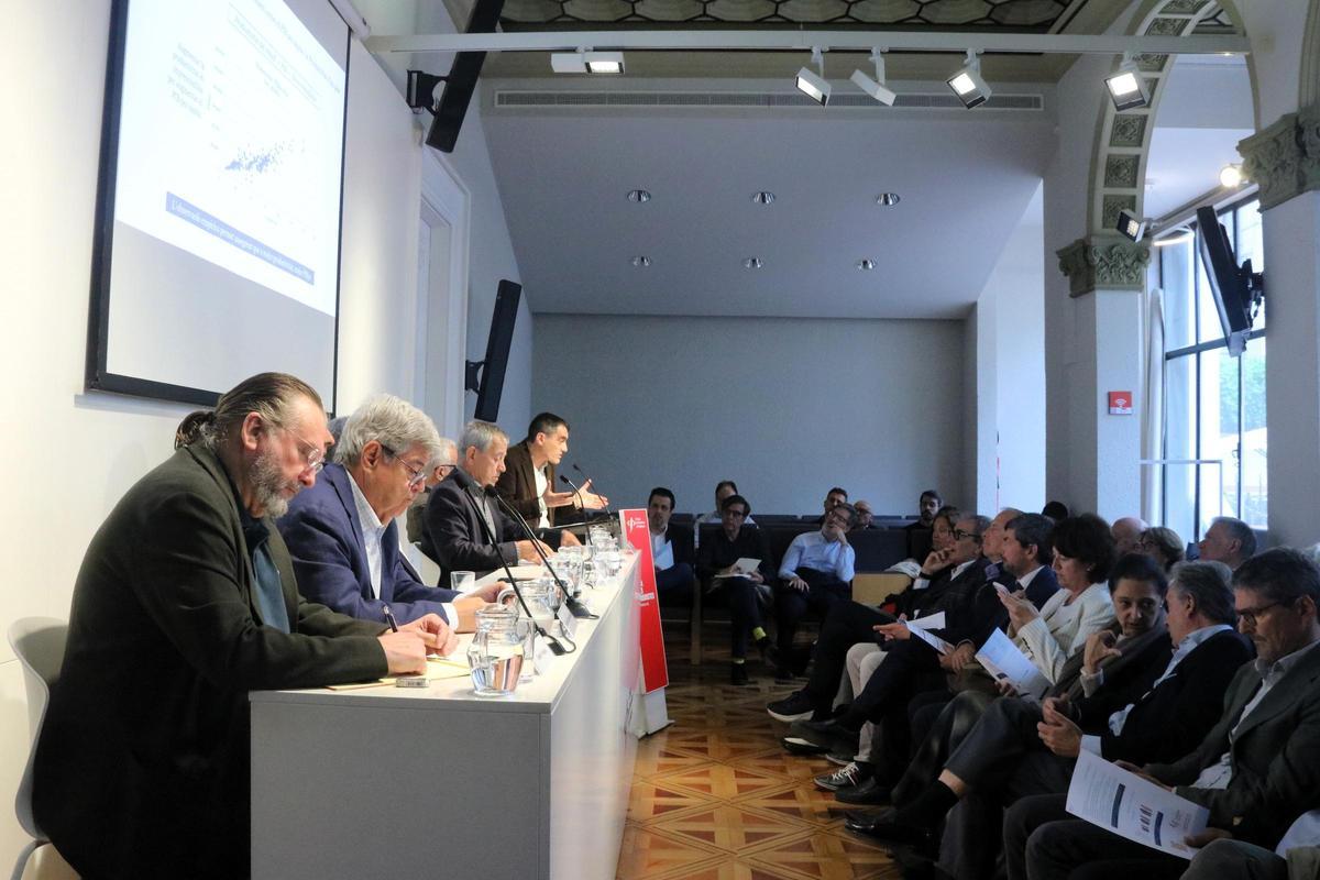 Presentació en roda de premsa de l’Informe Fènix, una anàlisi sobre el model econòmic vigent a Catalunya.