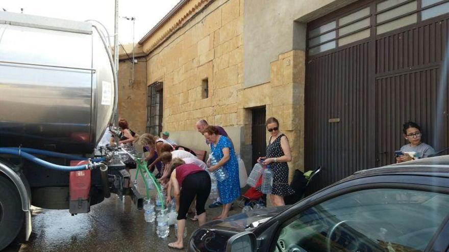 Suministro de agua este verano con un camión cisterna en Morales del Vino